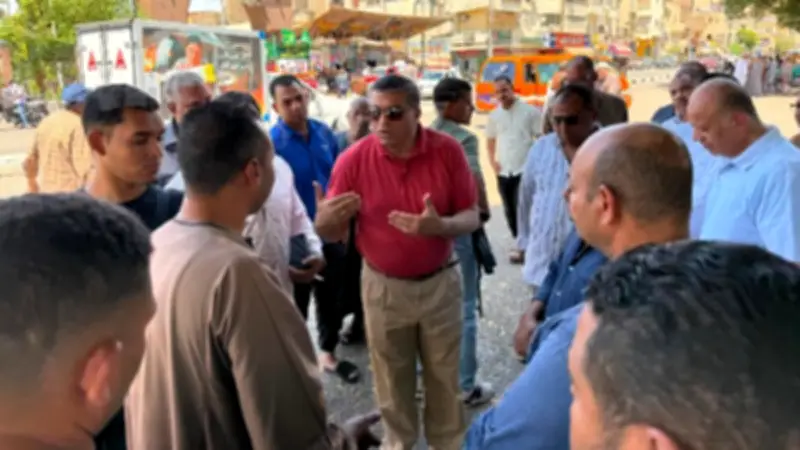 محافظ قنا يتابع حملة النظافة ورفع الإشغالات في جولة ميدانية