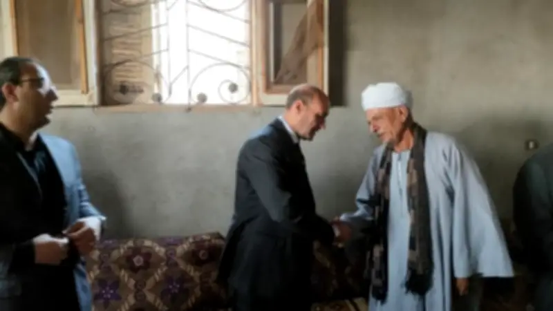 محافظ أسيوط يتقدم وفدًا لتقديم العزاء لأسر ضحايا حادث أبنوب