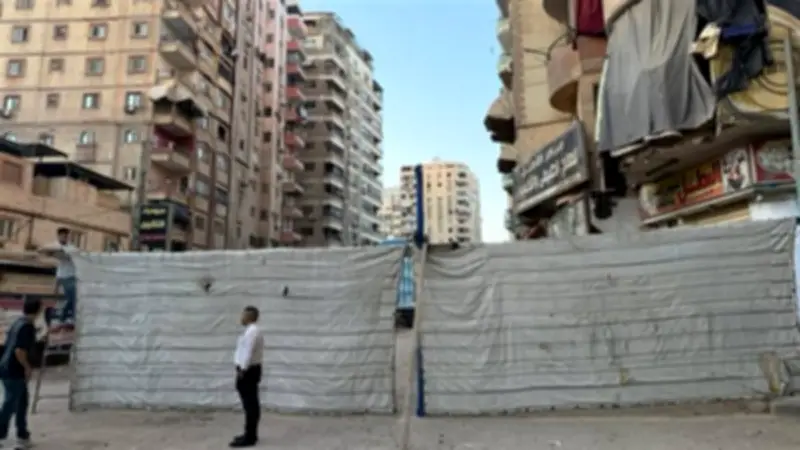 إخلاء عقارين مائلين في الهرم وتشكيل لجنة هندسية لتأمين السكان