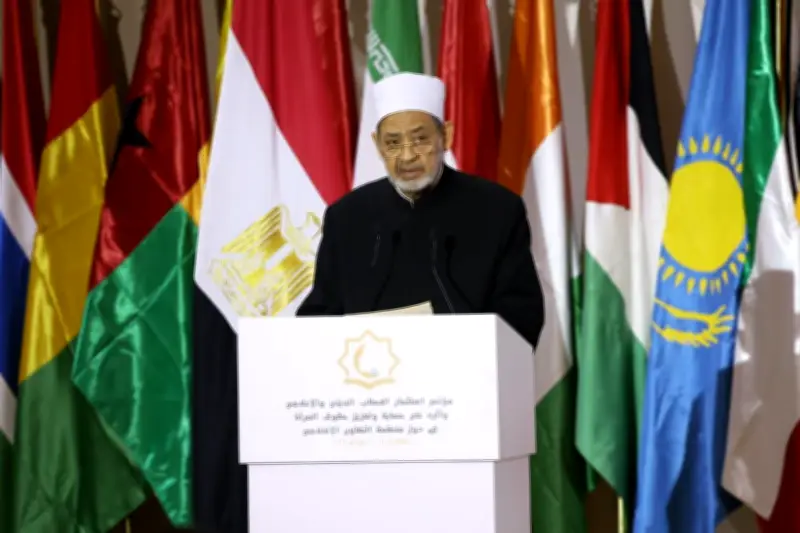 شيخ الأزهر يشكر أسر ضحايا حادث أبنوب ويشيد بصبرهم