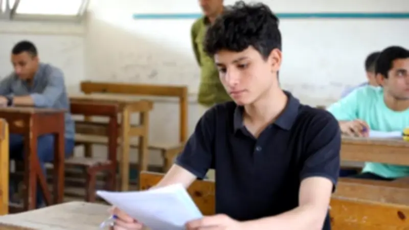 طلاب العلمي بالثانوية الأزهرية يؤدون امتحان القرآن والحديث اليوم
