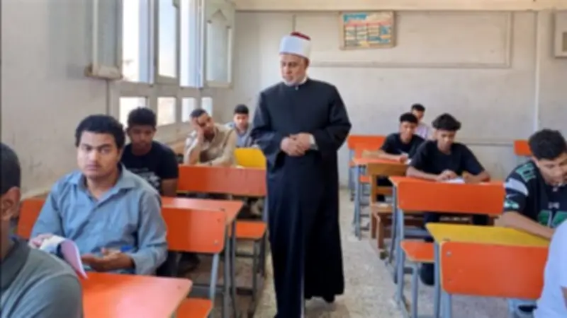 تشديد التفتيش بالعصا الإلكترونية والأجهزة الحديثة بلجان الثانوية الأزهرية