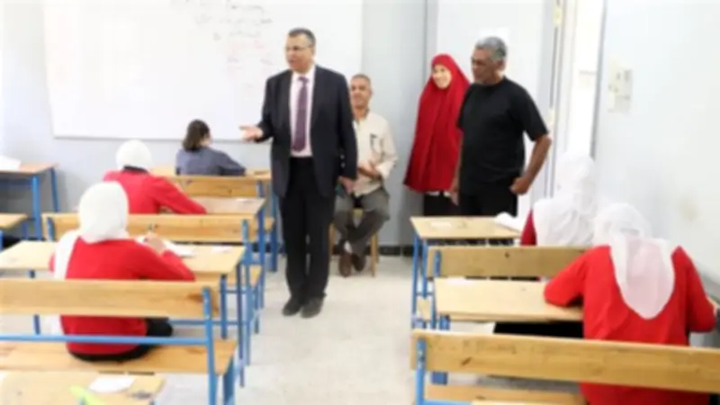طلاب الإعدادية بالوادي الجديد يؤدون امتحان الدراسات في هدوء