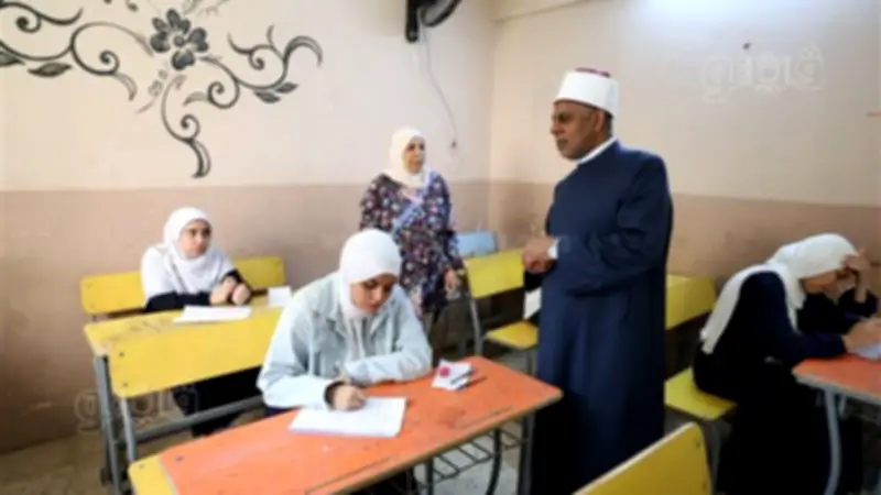 رئيس قطاع المعاهد الأزهرية يتفقد لجنة فتيات القدس في أول أيام امتحانات الثانوية