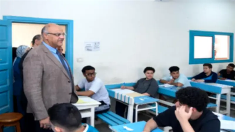 جمع كلمة إنسان ومضاد آخاه في امتحان العربي للشهادة الإعدادية