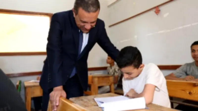 محافظ المنوفية يحيل مديري إدارة تعليمية ومدرسة للتحقيق لسوء النظافة