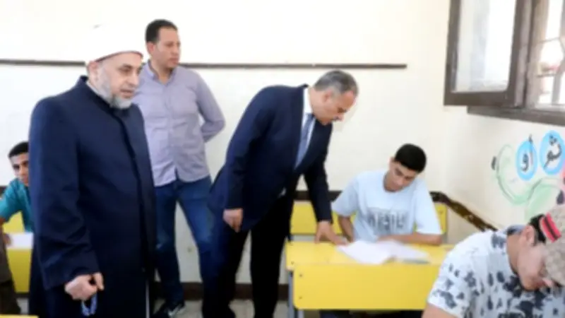 محافظ الشرقية يتفقد لجان امتحانات الثانوية الأزهرية ويطمئن على سير العمل