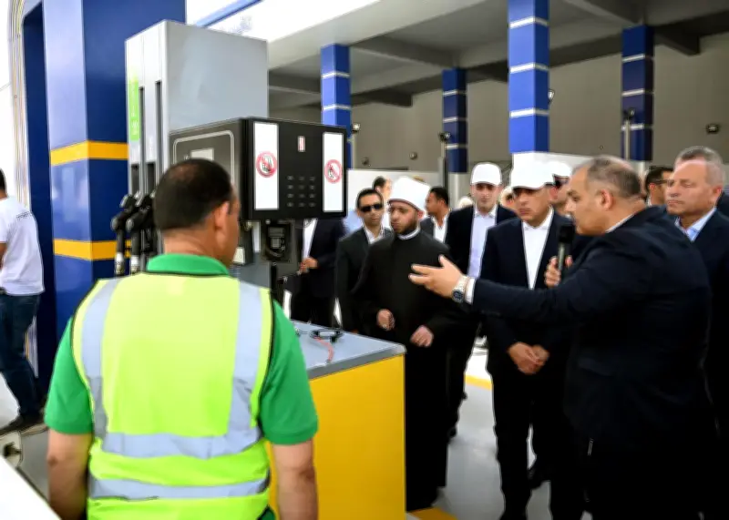 مدبولي يفتتح أول محطة تموين سيارات محافظة القاهرة المحوكة