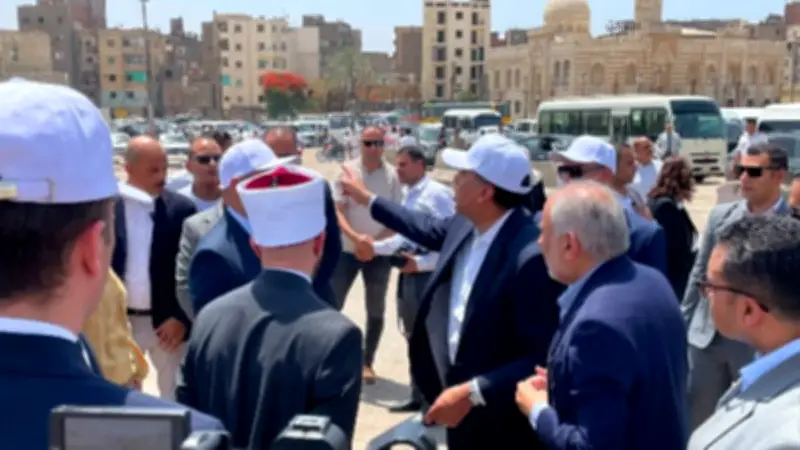 مدبولي يتفقد تطوير المنطقة المحيطة بالسيدة عائشة ومسجد المسبح باشا