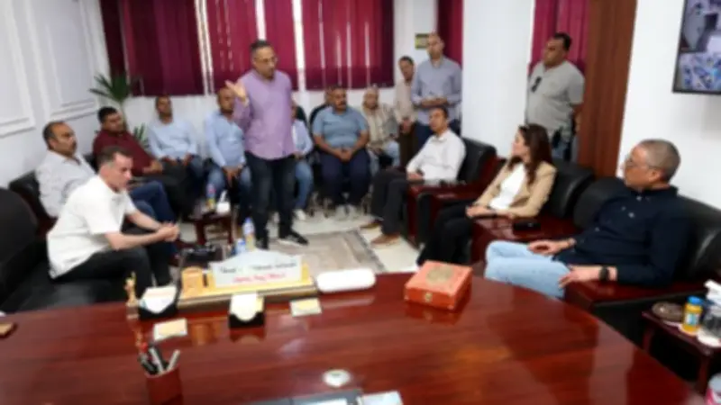 محافظ الجيزة يجتمع برئيس حي الهرم ونوابه لمتابعة الخدمات
