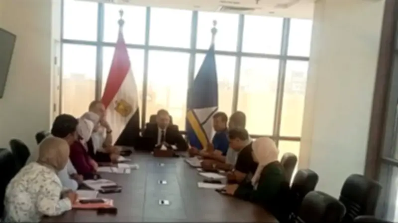 محافظ دمياط يتابع ملفي المتغيرات المكانية والتصالح في مخالفات البناء