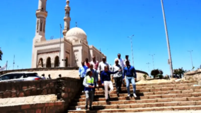 محافظ أسوان يتابع تطوير مسجد الطابية والمنطقة المحيطة