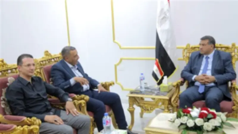 محافظ قنا يبحث مع رئيس هيئة الصرف تسريع المشروعات الخدمية والتنموية