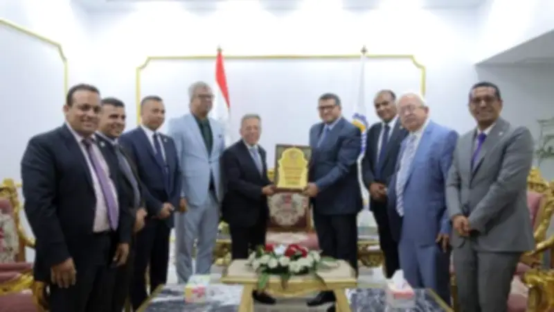 نقيب أطباء مصر يشيد بجهود محافظة قنا لتحسين بيئة العمل للأطباء