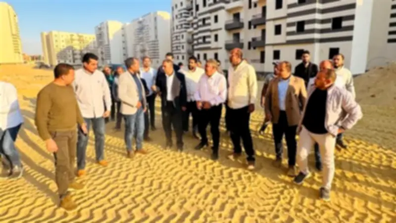 مسؤولو الإسكان يتفقدون مشروعات حدائق أكتوبر لمتابعة الخدمات