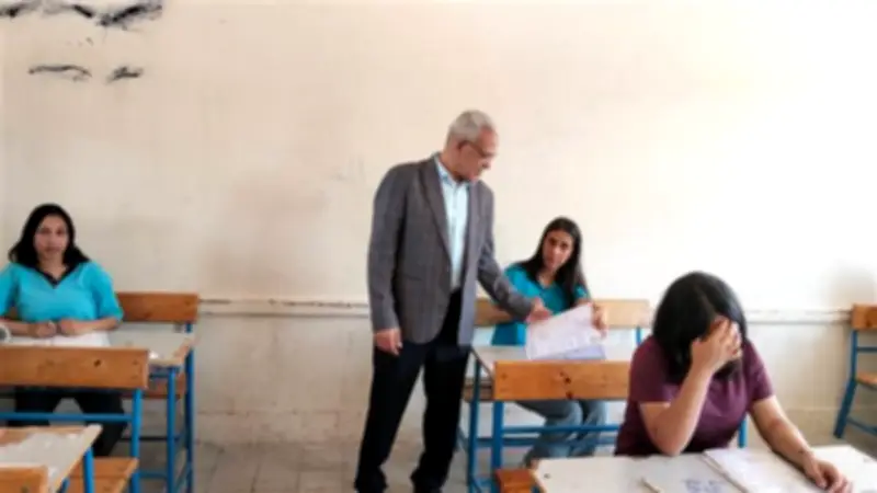 طلاب الشهادة الإعدادية بالإسماعيلية يؤدون امتحان اللغة الإنجليزية اليوم