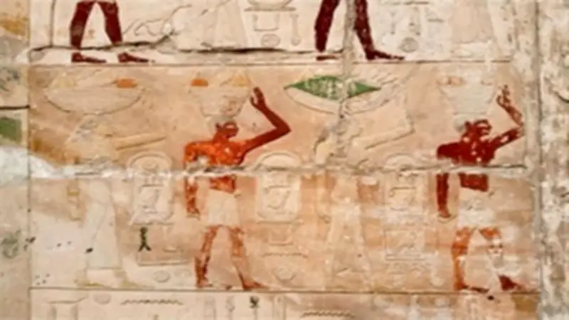 لماذا صور المصري القديم الرأس من الجانب والعين من الأمام؟