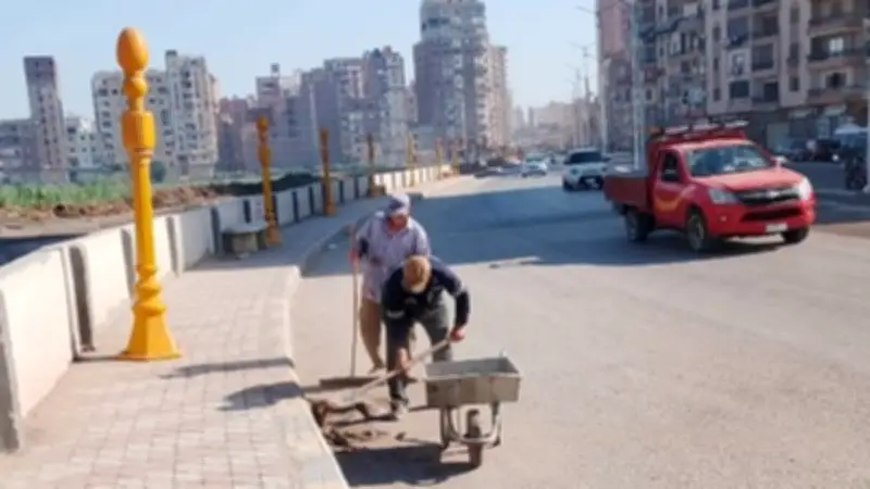 تكثيف حملات النظافة ورفع المخلفات بحي غرب كفر الشيخ