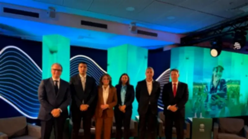 وزير الصناعة يبحث تعزيز التعاون مع البنك الأوروبي وزيادة الاستثمارات التركية