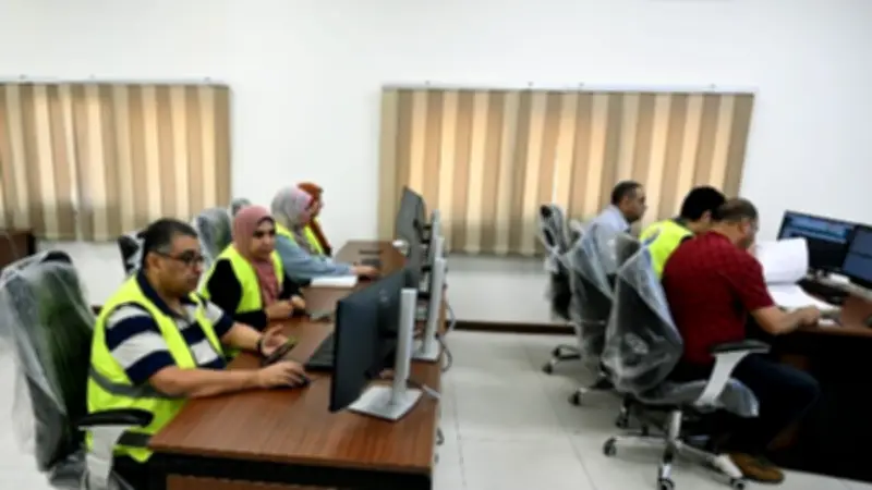 مدبولي يتفقد مركز تحكم غرب بالإسكندرية ويؤكد تطوير الشبكة القومية للكهرباء