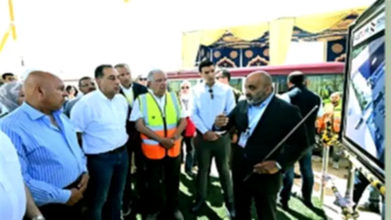 رئيس الوزراء يؤكد توفير الدعم والتسهيلات للمستثمرين والصناع