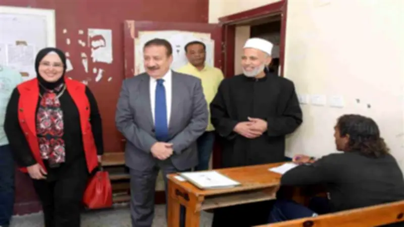 محافظ بورسعيد يتفقد لجان امتحانات الثانوية الأزهرية ويشدد على توفير الأجواء المناسبة
