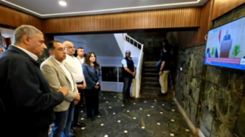 رئيس الوزراء يتفقد مركز تحكم غرب لتوزيع الكهرباء بالإسكندرية