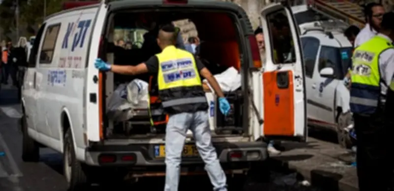 مقتل أحد المصابين في حادث إطلاق نار بمستوطنة كوخاف يائير وسط إسرائيل