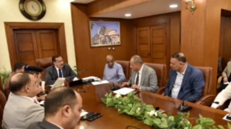 محافظ بورسعيد يتابع استعدادات امتحانات الثانوية العامة في اجتماع موسع