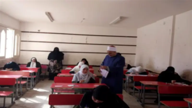 رئيس منطقة مطروح الأزهرية يتابع امتحانات الثانوية ويؤكد وضوح الأسئلة
