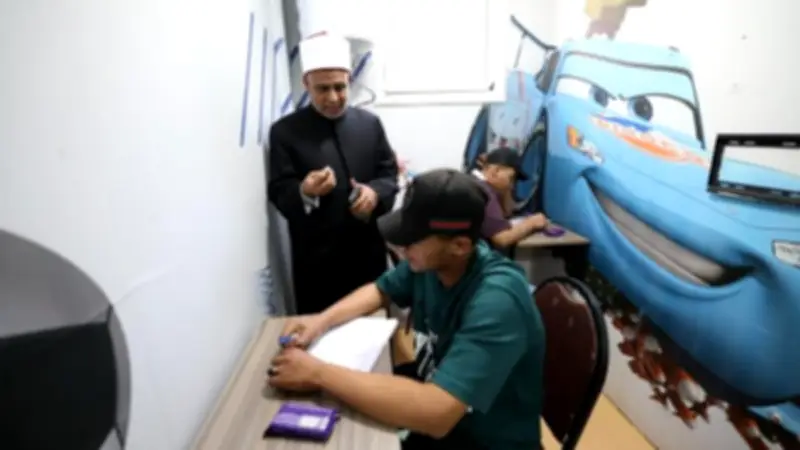رئيس المعاهد الأزهرية يتفقد لجان الثانوية بالغربية ويزور مرضى الأورام