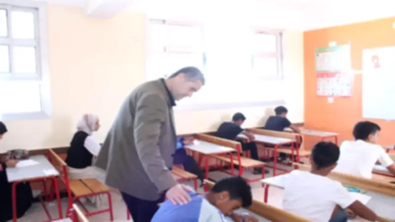 وكيل تعليم شمال سيناء يتفقد لجان إعدادية رفح ويطمئن على امتحان الهندسة