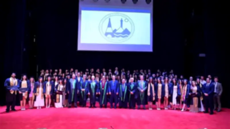 جامعة القاهرة تحتفل بتخريج دفعة جديدة من كلية حقوق السوربون