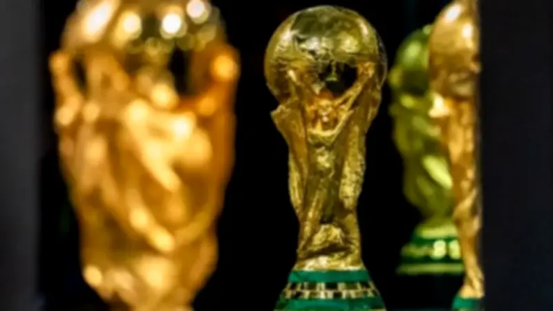 من رونالدو إلى بوشكاش.. أساطير صنعت المجد وعجزت عن معانقة كأس العالم