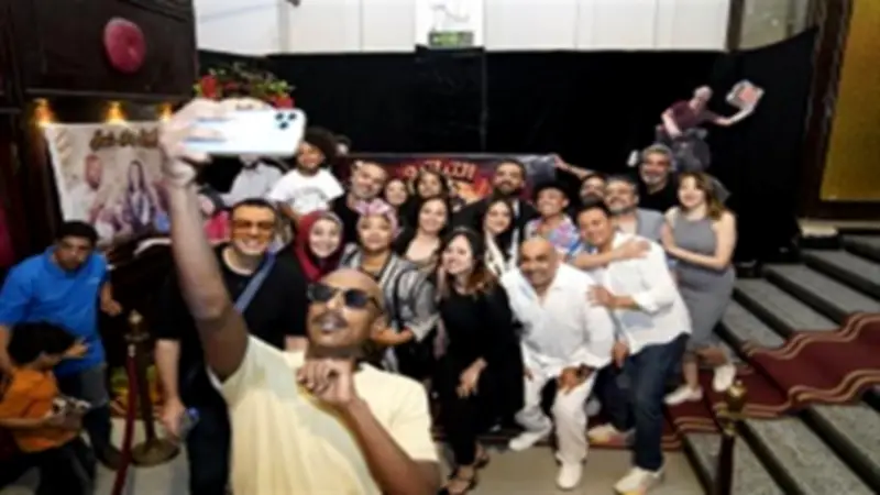 التياترو يجمع نجوم الفن والمسرح في ليلته الثامنة بمسرح السلام