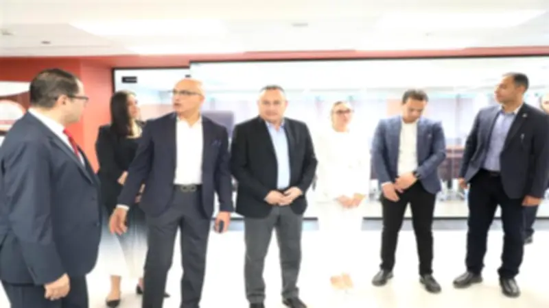 وزير التعليم العالي يتفقد مشروعات خدمية بجامعة عين شمس ويؤكد استمرار التنمية