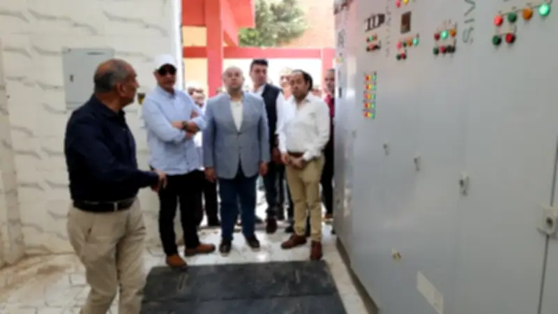 محافظ الجيزة يتفقد محطة رفع صرف صحي بعزبة البكباشي ويوجه بتسريع التسليم
