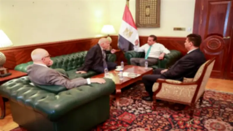وزير الصحة يبحث مع مجدي يعقوب أحدث تطورات علاج القلب بالخلايا الجذعية