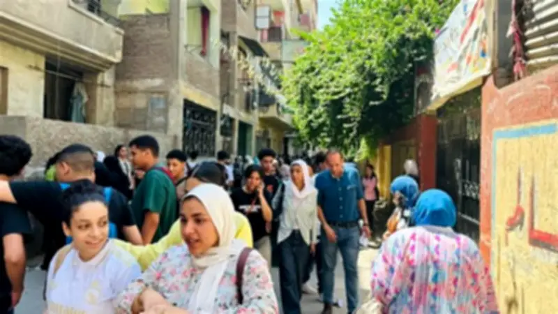 طلاب الإعدادية بالجيزة يؤدون امتحاني العلوم والتربية الفنية اليوم