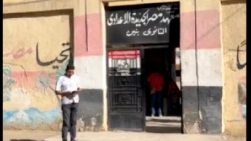 طلاب العلمي بالثانوية الأزهرية يتوافدون على اللجان لامتحان الرياضيات البحتة