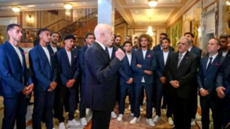 رئيس تونس يحث نسور قرطاج على القتال في كأس العالم