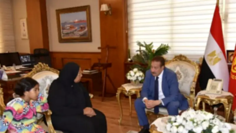 محافظ بورسعيد يستجيب لاستغاثة "أم إسلام" ويصرف إعانة مالية فورية