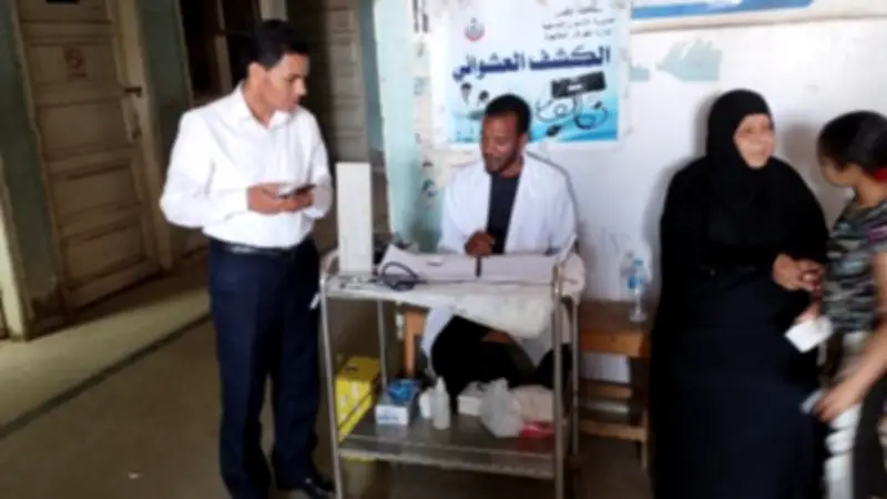 وكيل صحة الأقصر يتفقد القافلة الطبية بوحدة نجع عبد العزيز لمتابعة الخدمات