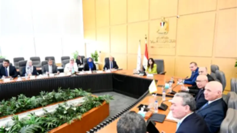 وزيرة الإسكان تتابع مشروعات مياه الشرب والصرف الصحي بالقليوبية والعبور