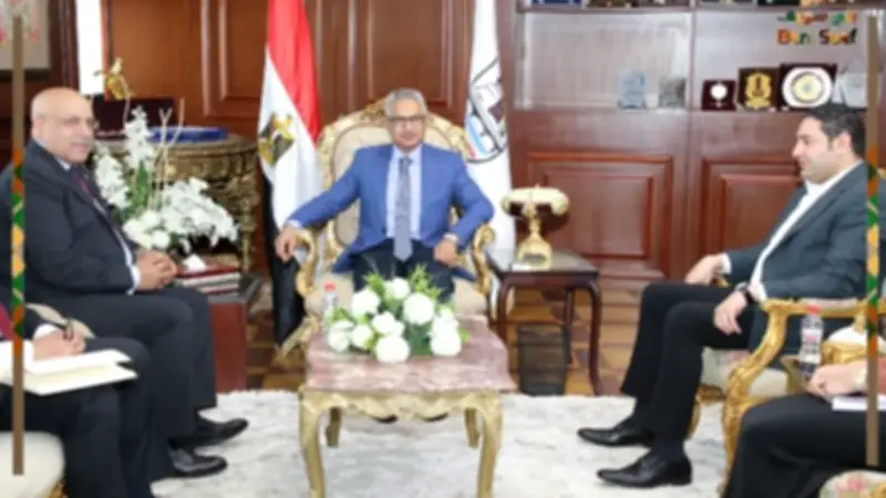 محافظ بني سويف يبحث مع هيئة الاستثمار تعزيز جذب الاستثمارات ودعم التنمية