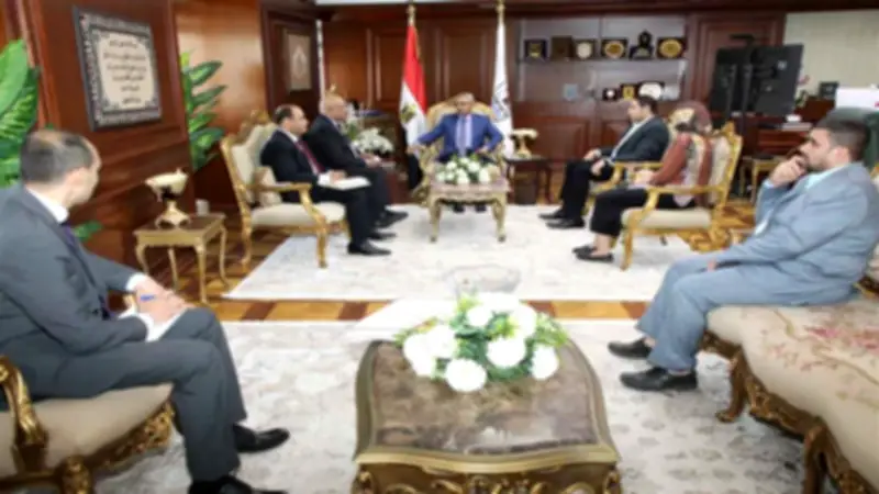 محافظ بني سويف يبحث مع الهيئة العامة للاستثمار الترويج للفرص الواعدة