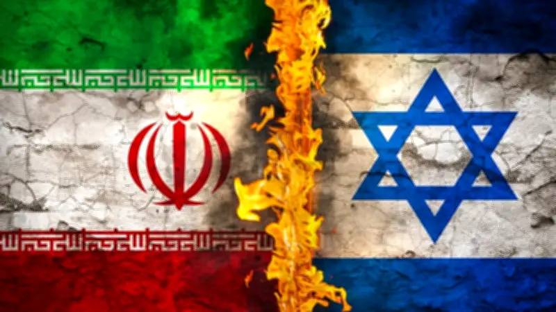 وزير الدفاع الإسرائيلي يتوعد إيران وحزب الله برد أقسى