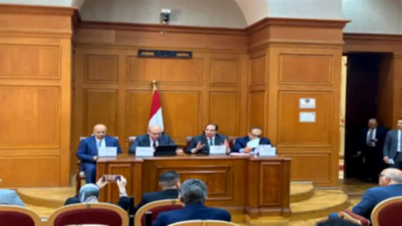 وزير الطيران المدني: تحديث أسطول مصر للطيران وخدمات مميزة