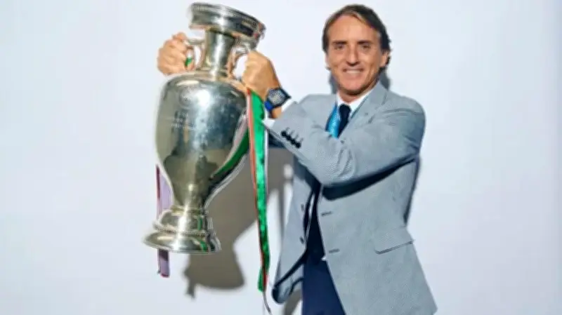 مانشيني يقترب من العودة لتدريب منتخب إيطاليا بعد رحيل سباليتي