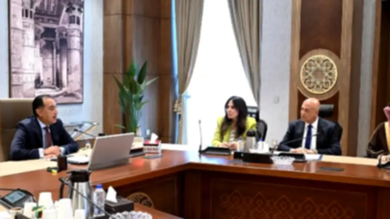 مدبولي يبحث مع أكوا باور مشروعات تحلية مياه البحر